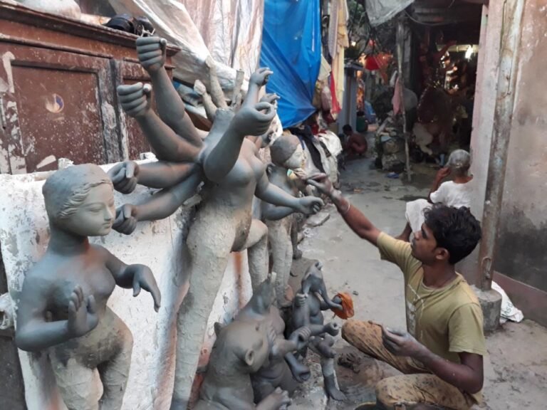 मां दुर्गा की मूर्ति बनाने में इस्तेमाल होती है सोनागाछी की मिट्टी? जानें क्या है ‘पुण्य माटी’ का रहस्य