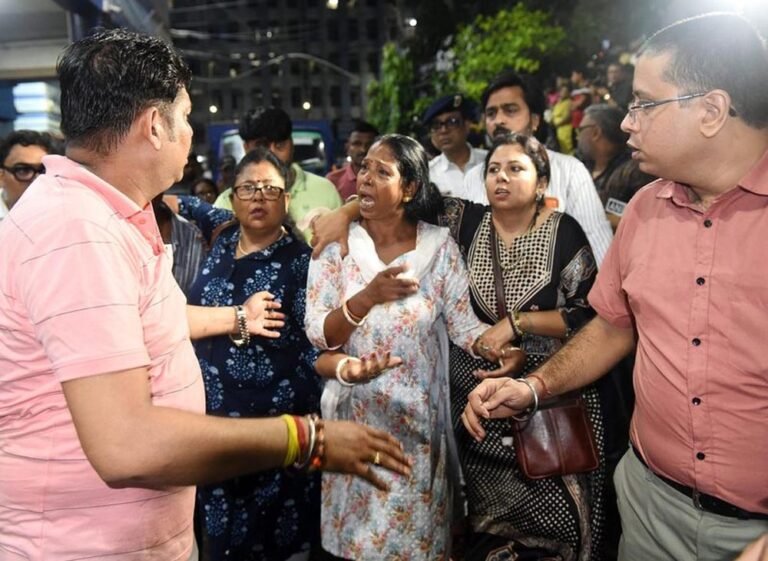 दुर्गा पूजा पंडाल में हादसे के बाद सख्ती, भीड़ प्रबंधन और निकासी मार्गों की होगी जांच