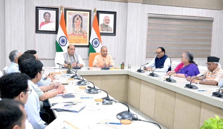 मुख्यमंत्री ने शारदीय नवरात्र की अष्टमी तिथि पर की मां महागौरी की पूजा, कहा- सशक्त नारी, समृद्ध उत्तर प्रदेश
