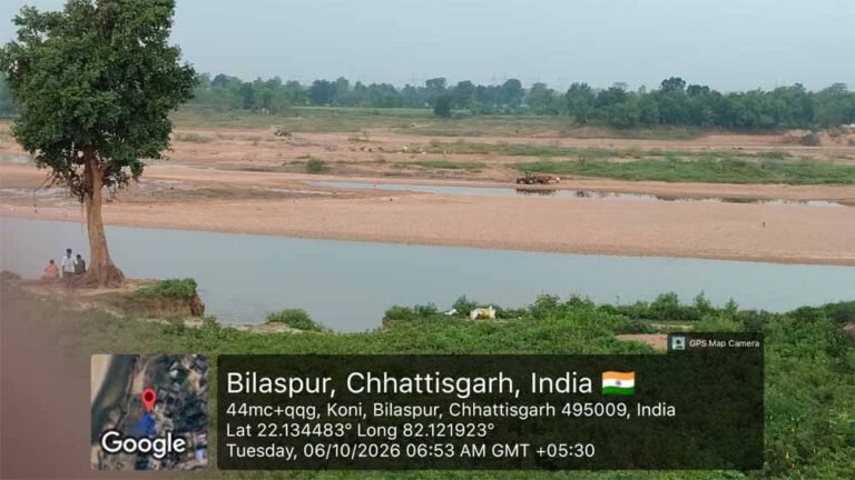 चालू है न्यायधानी में अवैध रेत खनन का कारोबार! नदी में दिनदहाड़े चल रहे ट्रैक्टर, प्रशासन की निगरानी पर उठे सवाल