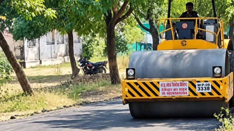 धार अस्पताल का 200 मीटर जर्जर मार्ग छह घंटे में हुआ दुरुस्त, समाजसेवियों ने बिना शोर-शराबे के कराया काम
