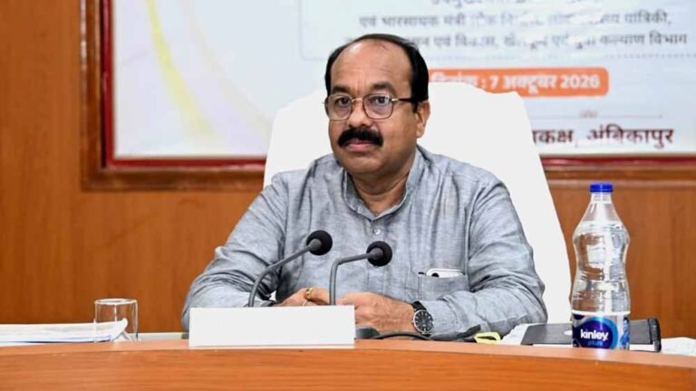 अधिकारी अपनी जिम्मेदारी समझें, गम्भीरता और सक्रियता से दायित्वों का करें निर्वहन – अरुण साव