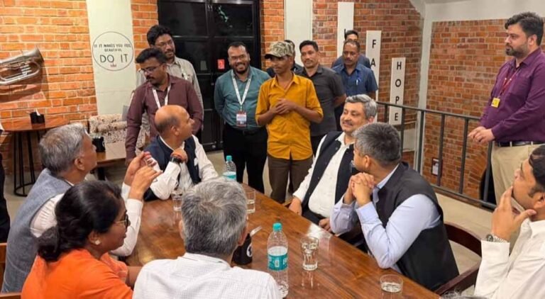 राष्ट्रीय सहकारिता सम्मेलन में आए वरिष्ठ अधिकारियों ने युवाओं से किया संवाद, आजीविका से जुड़ी पहल को सराहा