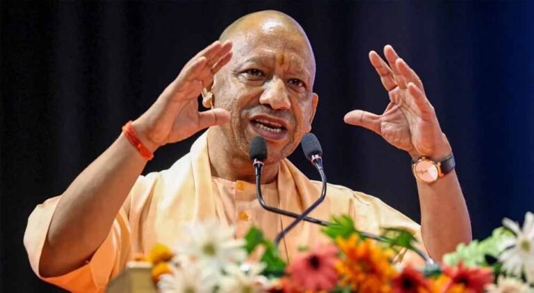 UP में 455 लेखपालों की पदोन्नति, योगी सरकार ने राजस्व निरीक्षक के पद पर दी तरक्की