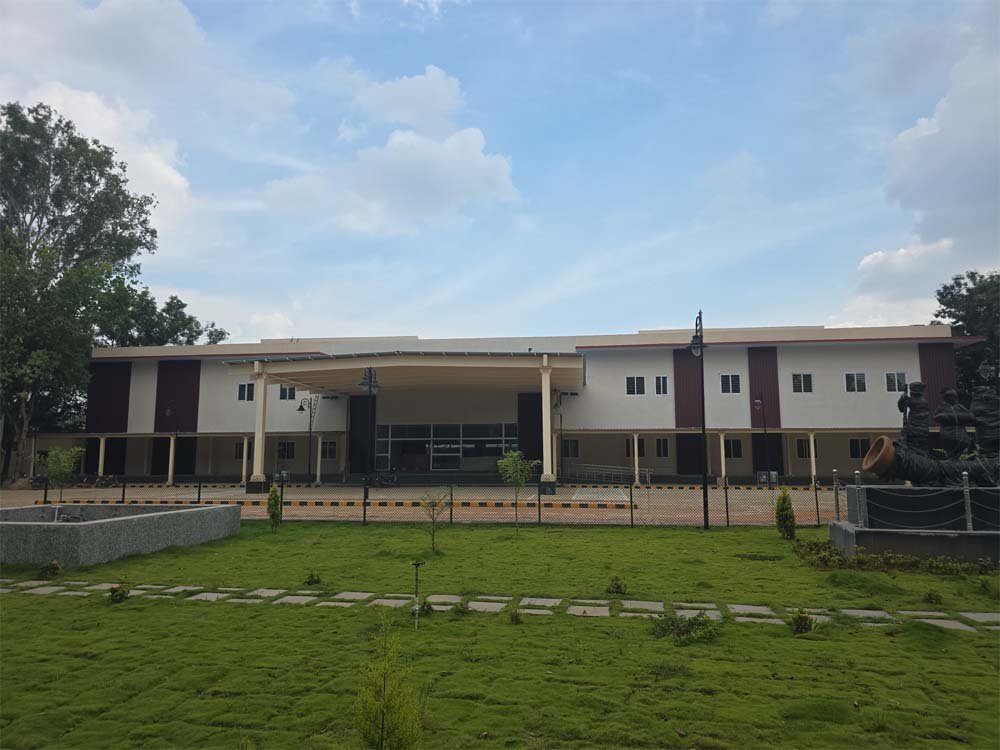 लिफ्ट का काम अधूरा, नए जगदलपुर रेलवे स्टेशन भवन के उद्घाटन पर लगा ब्रेक