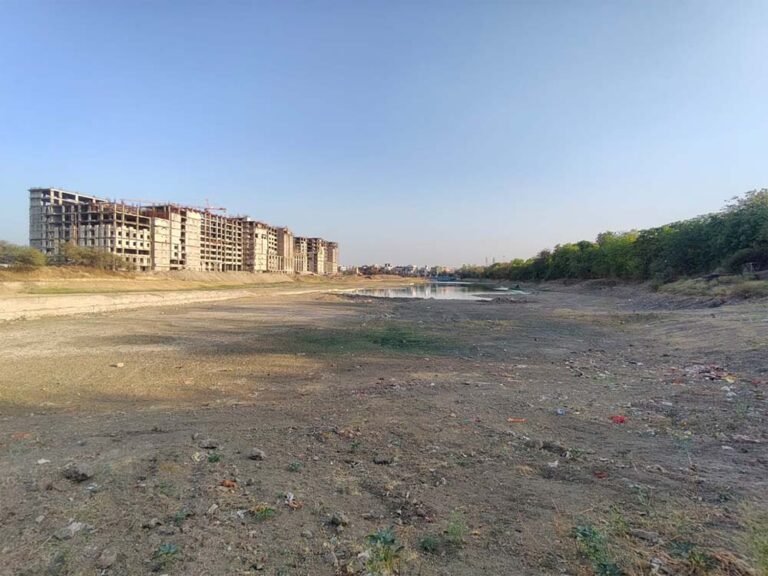 इंदौर में पानी की किल्लत के आसार, सूखे तालाबों के बीच बोरिंग भी हांफने लगे