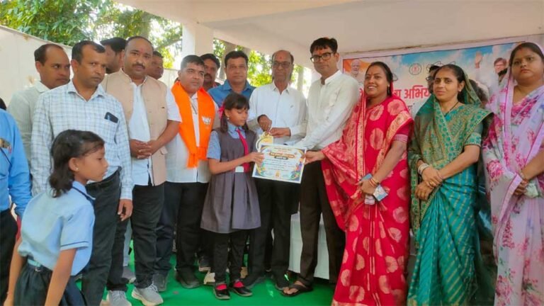 विकासखंड स्तरीय चित्रकला एवं भाषण प्रतियोगिता में विद्यार्थियों ने दिखाई रचनात्मकता
