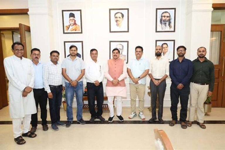 स्वामित्व योजना के क्रियान्वयन में पूर्ण सहयोग करेंगे पटवारी मुख्यमंत्री डॉ. यादव से मिले पटवारी संघ के पदाधिकारी