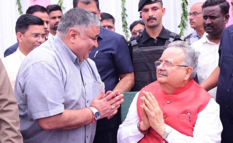 शंकर नगर निवास पर आत्मीय भेंट कर दी जन्मदिन की शुभकामनाएं, उत्तम स्वास्थ्य एवं दीर्घायु की कामना की
