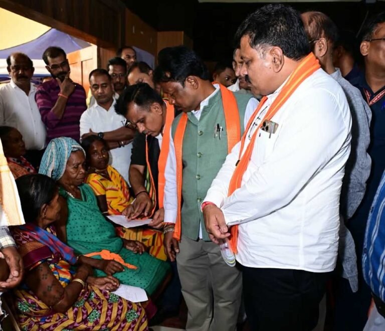 जगदलपुर के जिला स्तरीय सेवा संकल्प शिविर में शामिल हुए उप मुख्यमंत्री, हितग्राहियों को मिले योजनाओं के लाभ