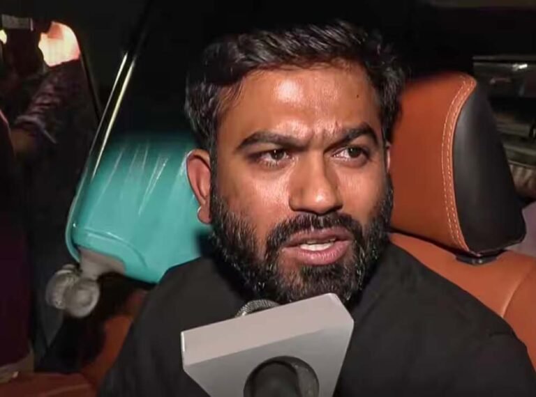 तिरंगा यात्रा में हंगामा, अभिजीत दीपके के खिलाफ नारेबाजी