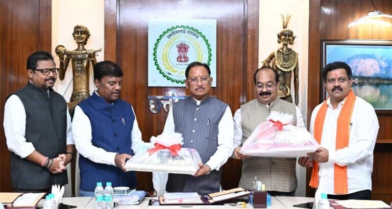 मुख्यमंत्री  विष्णु देव साय ने ‘छत्तीसगढ़ हर्बल्स’ के दिवाली गिफ्ट पैक का किया लोकार्पण