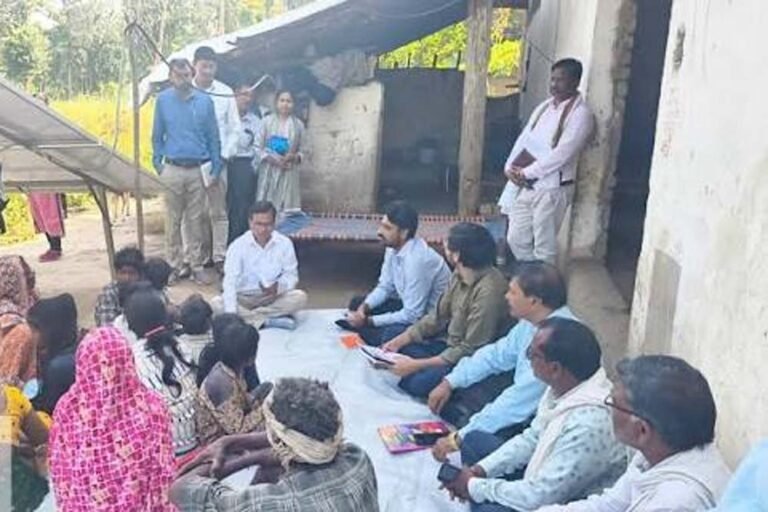 100 गांवों को विकास की मुख्यधारा से जोड़ने दो दिनों में चार विकासखंडों के 29 गांवों तक पहुंचे अधिकारी