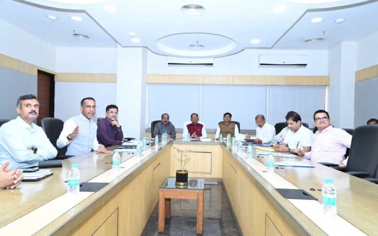 मुख्यमंत्री ने स्वास्थ्य एवं परिवार कल्याण तथा चिकित्सा शिक्षा विभाग के कामकाज की उच्चस्तरीय समीक्षा की