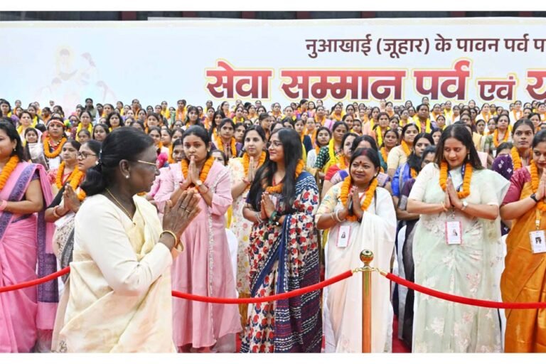 किसानों के सम्मान के साथ प्राकृतिक संसाधनों की रक्षा जरूरी: मुर्मु