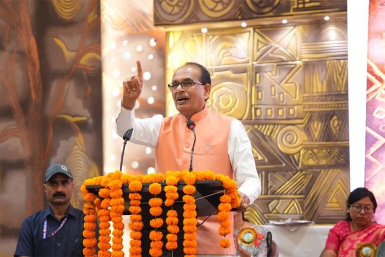 महिलाएं शुरू करें छोटे उद्योग: शिवराज सिंह चौहान