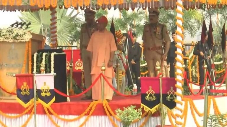 शहीदों के परिवारों को हर संभव मदद का भरोसा, सीएम योगी ने परिजनों को किया सम्मानित
